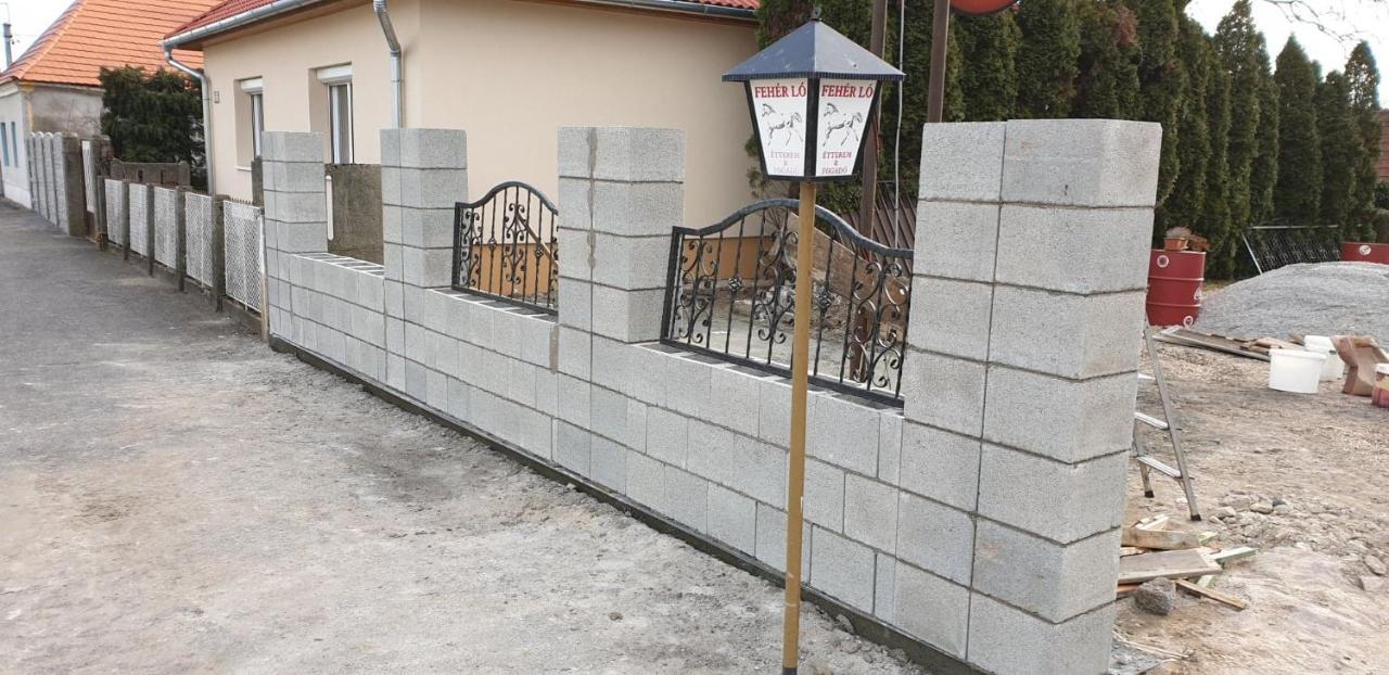 Feherlo Vendeghaz & Restaurant Бік Екстер'єр фото