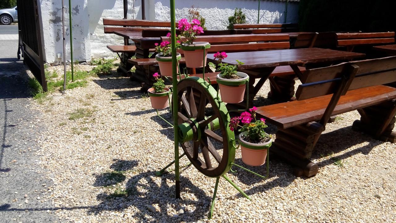 Feherlo Vendeghaz & Restaurant Бік Екстер'єр фото