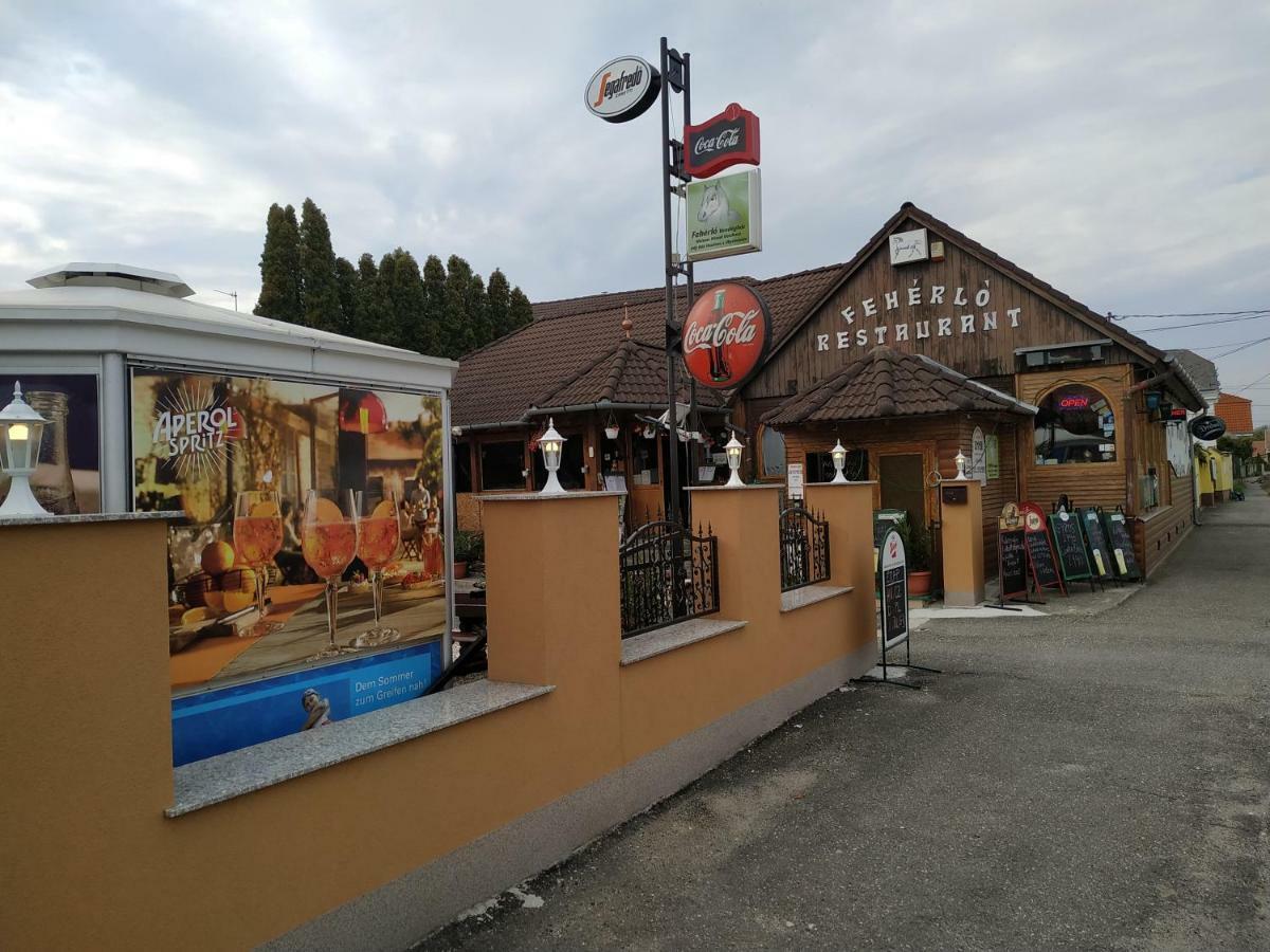 Feherlo Vendeghaz & Restaurant Бік Екстер'єр фото